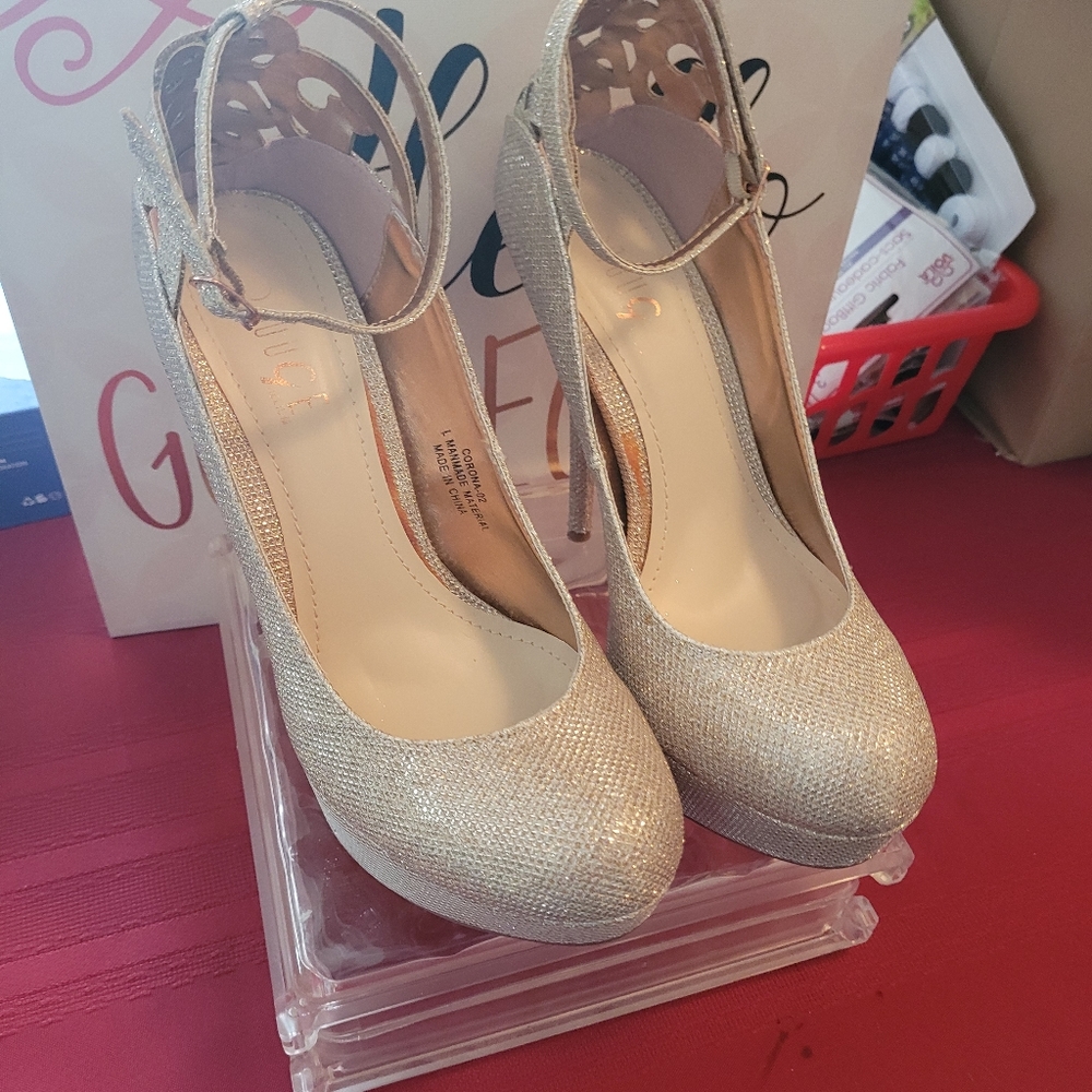 Rouge heels
